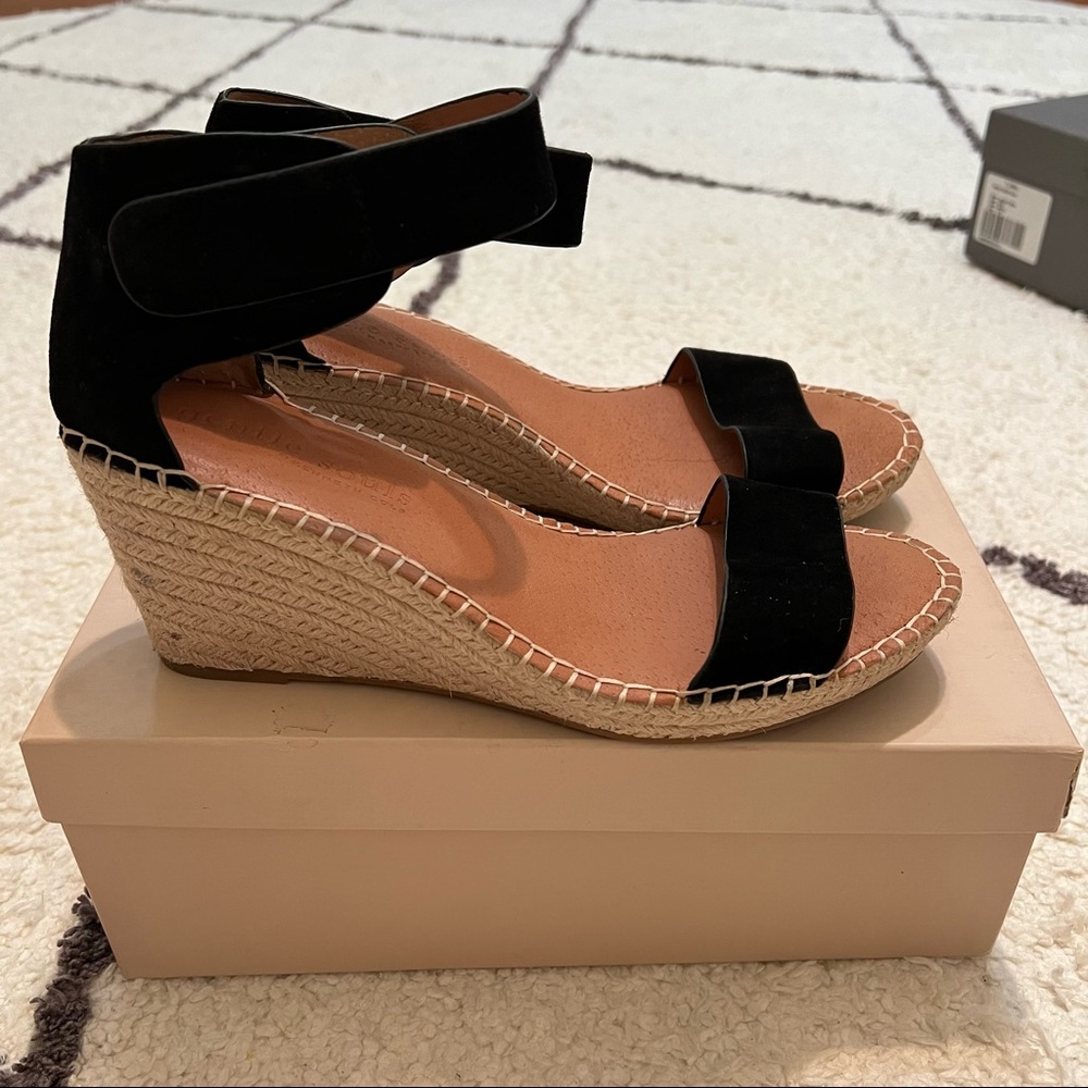 Charli Wedge Sandal
GENTLE SOULS BY KENNETH COLE